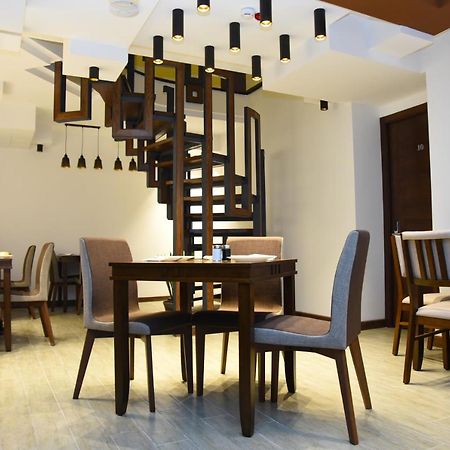 R&R Hotel 예레반 외부 사진