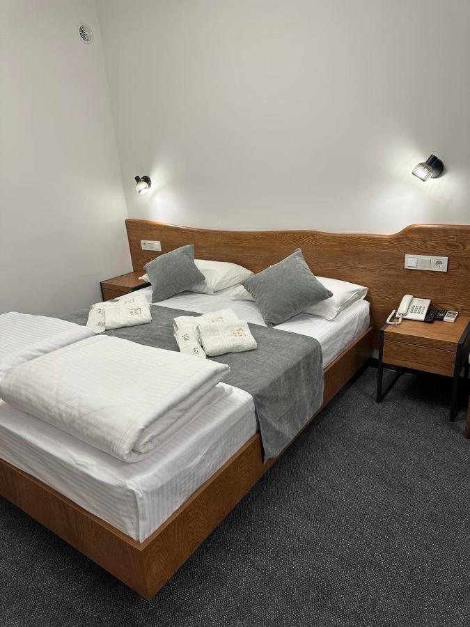 R&R Hotel 예레반 외부 사진