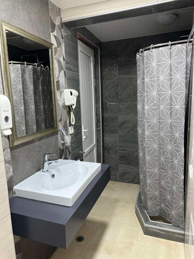 R&R Hotel 예레반 외부 사진