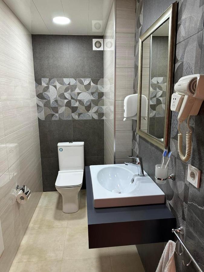 R&R Hotel 예레반 외부 사진