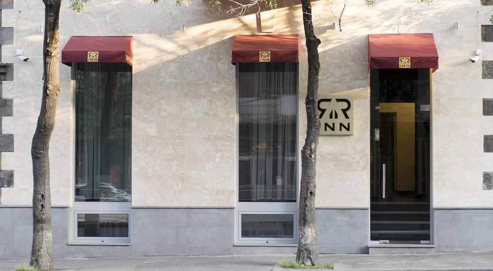R&R Hotel 예레반 외부 사진