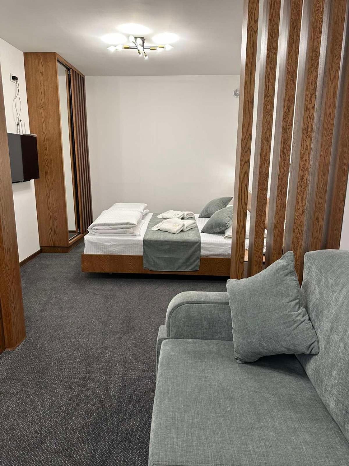 R&R Hotel 예레반 외부 사진