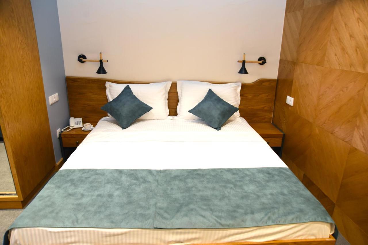 R&R Hotel 예레반 외부 사진
