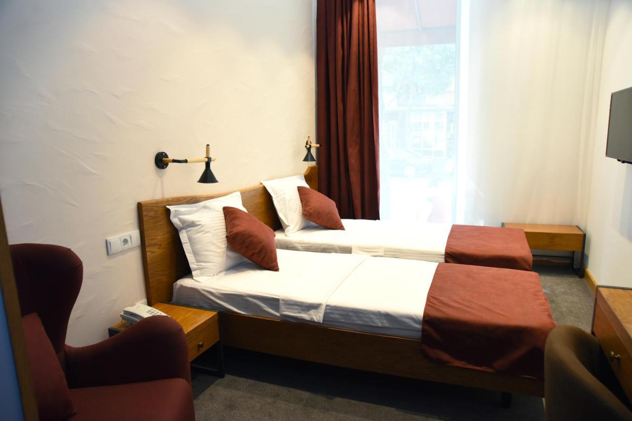 R&R Hotel 예레반 외부 사진