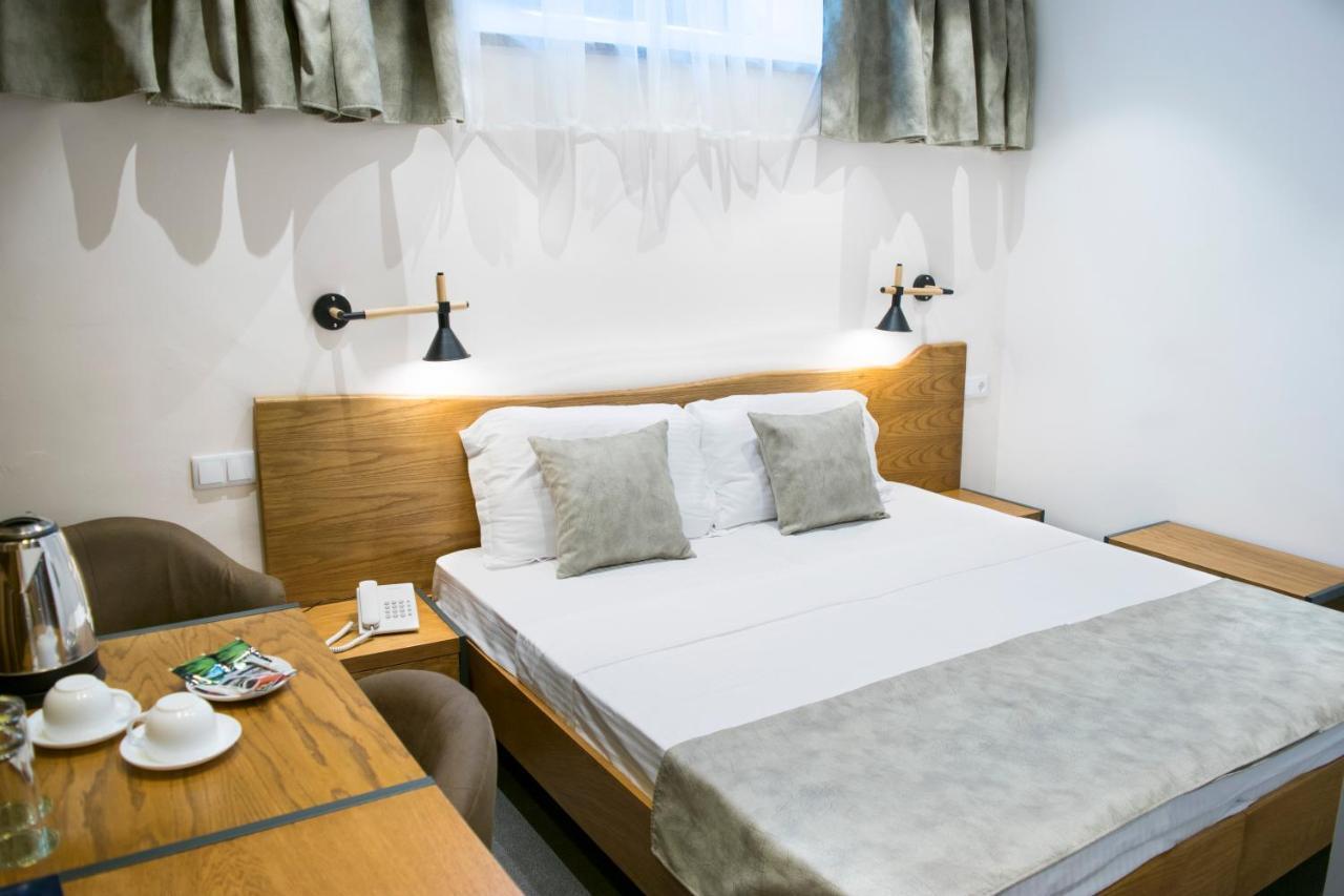 R&R Hotel 예레반 외부 사진