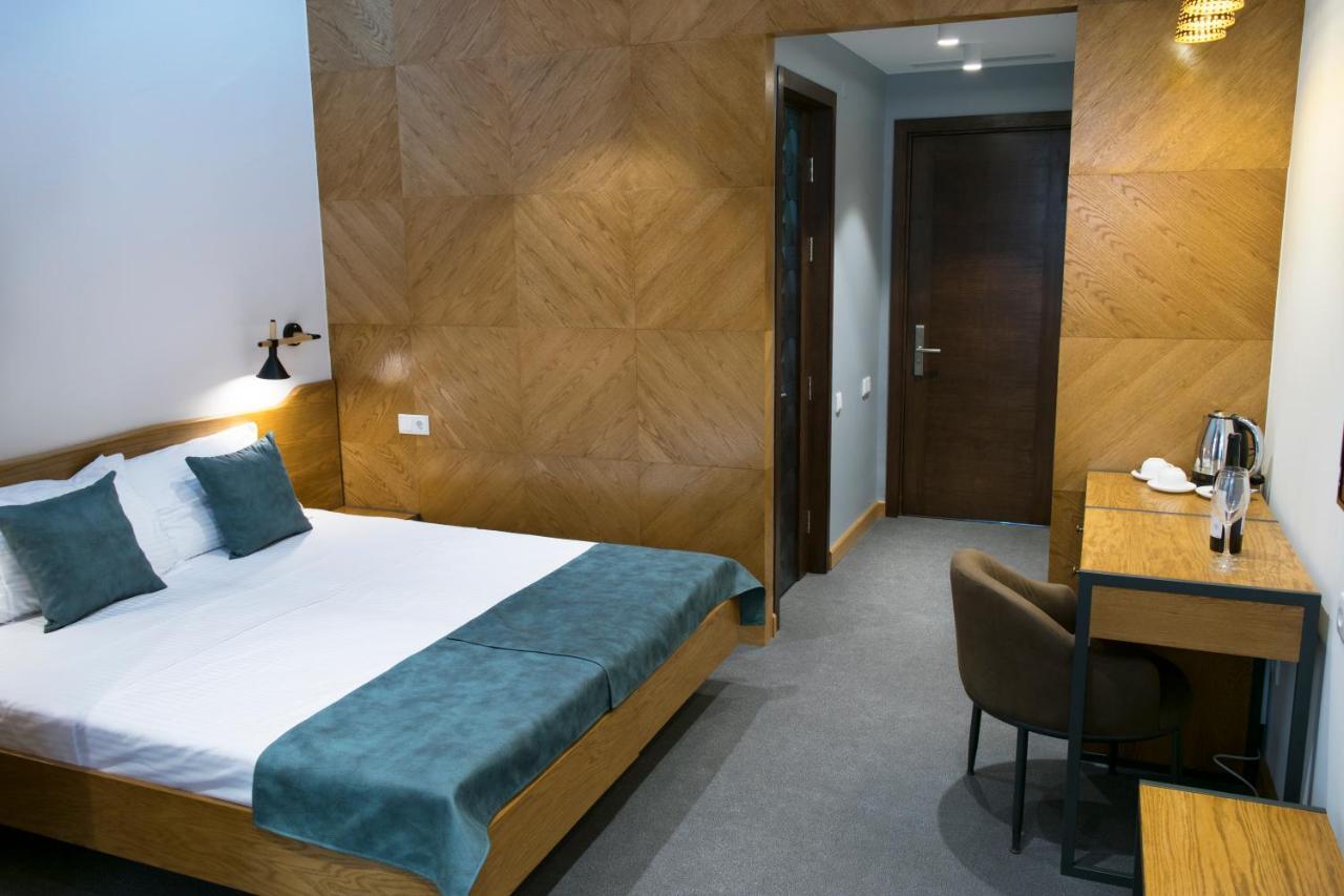 R&R Hotel 예레반 외부 사진