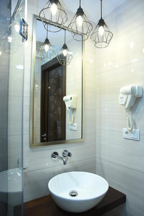 R&R Hotel 예레반 외부 사진