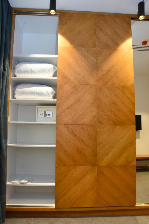 R&R Hotel 예레반 외부 사진